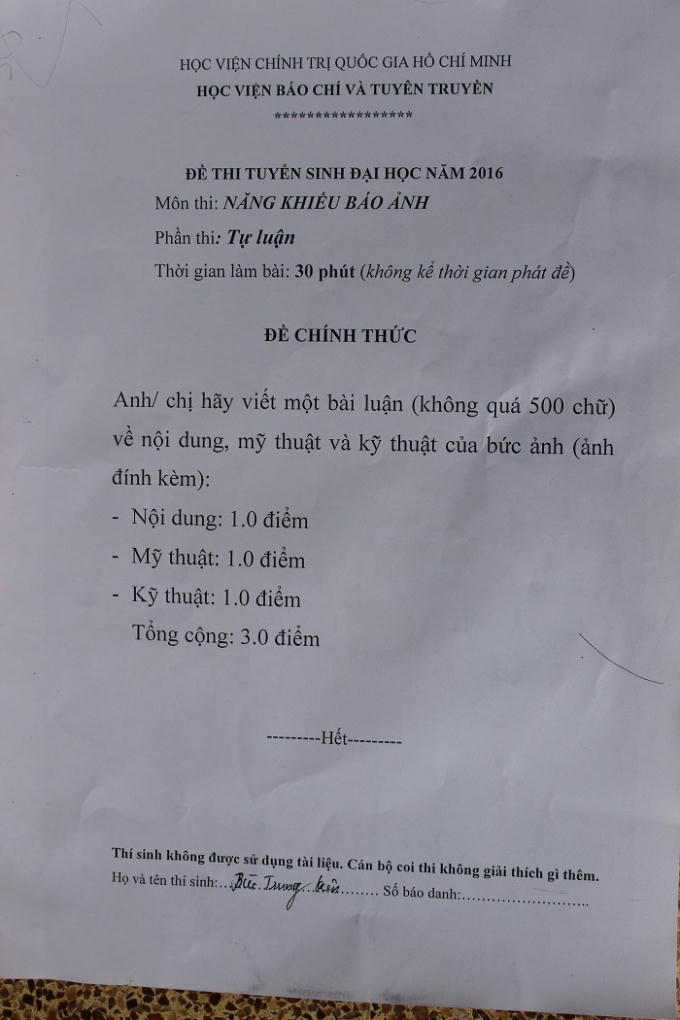 Đề thi bài luận của môn Năng khiếu báo chí chuyên ngành Ảnh báo chí trang 2 ngày 11/8.