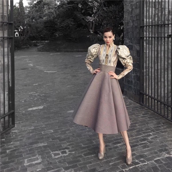 Hồ Ngọc H&agrave; đốn gục tr&aacute;i tim kh&aacute;n giả bởi gu thời trang đẳng cấp tại The Face