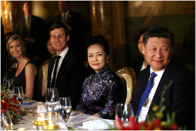 Con gái của Tổng thống Trump, Ivanka Trump (ngoài cùng bên trái) cũng tham dự tiệc tối cùng nhà lãnh đạo Trung Quốc. (Ảnh: Reuters)