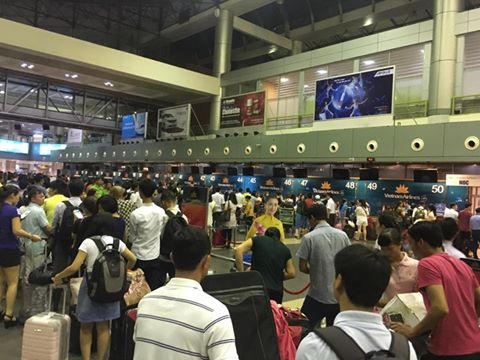 Sân bay Nội Bài tối ngày 29/7.