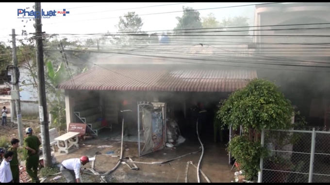 Tr&agrave; Vinh: Ch&aacute;y 2 căn nh&agrave; thiệt hại gần 2 tỷ đồng