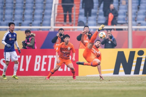 Graziano Pelle là người hùng của Shandong Luneng ở trận này. (Ảnh: AFC)