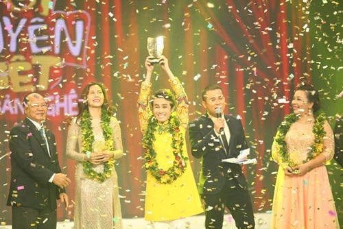 Huỳnh Lập trở th&agrave;nh Qu&aacute;n qu&acirc;n Cười Xuy&ecirc;n Việt phi&ecirc;n bản nghệ sĩ