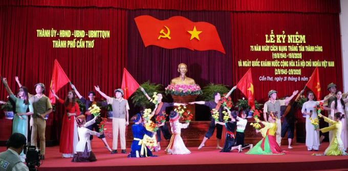 Cần Thơ long trọng kỷ niệm Cách mạng tháng Tám và Quốc khánh.