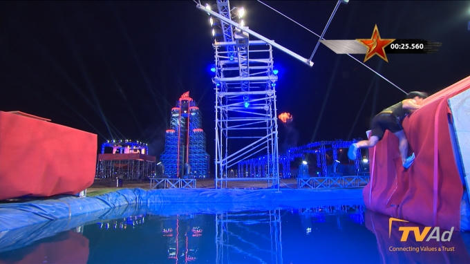  Suýt chút nữa chạm nước