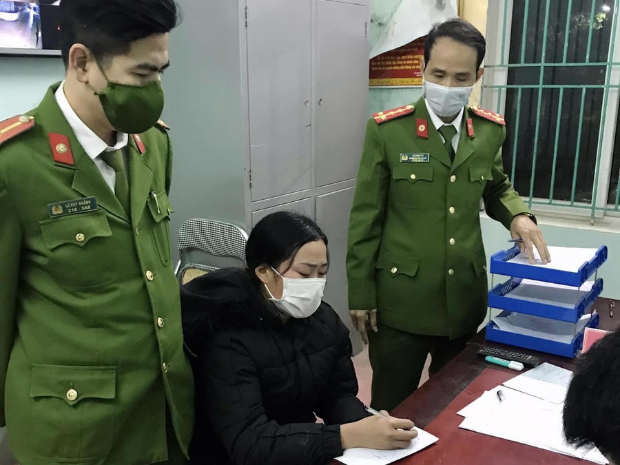 Đối tượng Bùi Thị Bình tại cơ quan công an