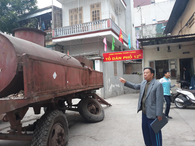 Vào lúc 9’30’, ngày 9/1/2018 lãnh đạo và nhân viên của Tổng Công ty Vận tải thủy – Công ty Cổ phần mang xe kéo rơ-moóc đặt ngay trước cổng ra vào nhằm bịt lối đi lại của người dân Tổ 12D ra ngõ 920 Bạch Đằng.