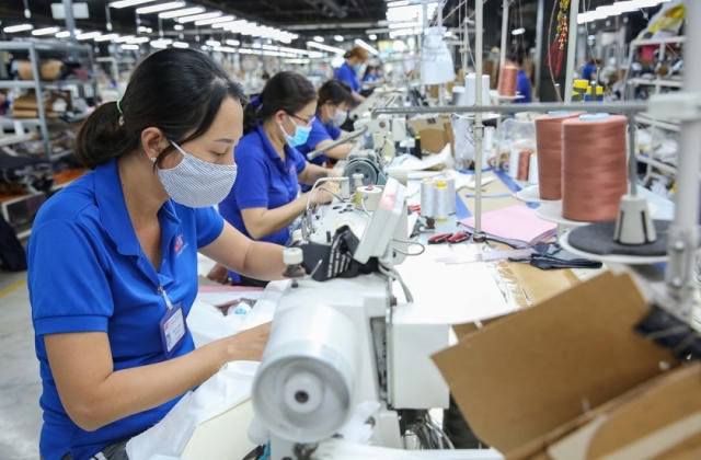 Nỗi lo cắt giảm nhân sự cuối năm