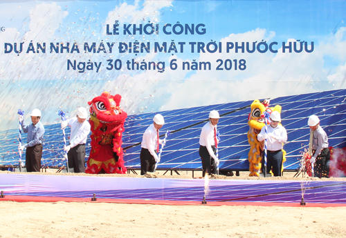 Lễ khởi công dự án nhà máy điện mặt trời Phước Hữu 1.200 tỷ đồng vừa diễn ra sáng 30/6 tại Ninh Thuận.