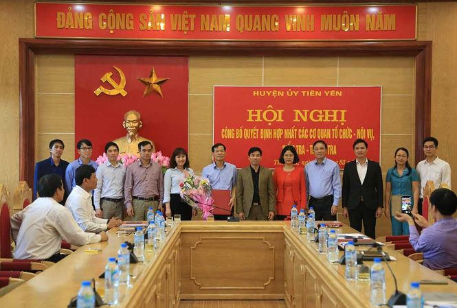 Hợp nhất Ban Tổ chức với Phòng Nội vụ huyện. (Ảnh: Tiền Phong)