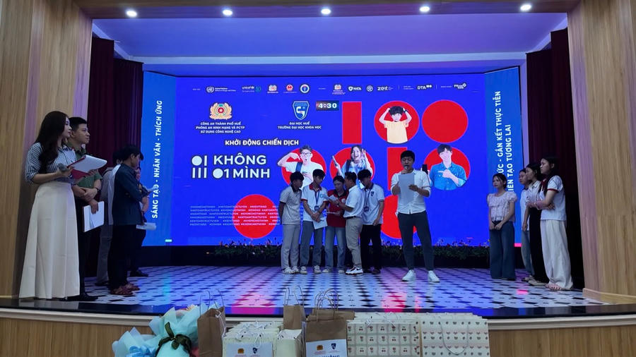 Công an thành phố Huế phối hợp với Trường Đại học Khoa học – Đại học Huế tổ chức chiến dịch “Không một mình – Cùng nhau an toàn trực tuyến”.
