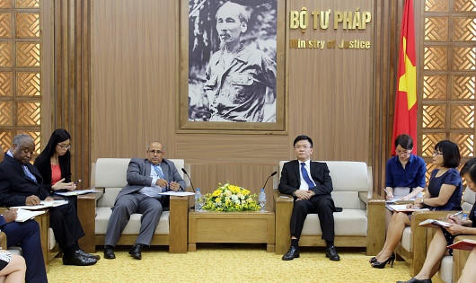Bộ trưởng Bộ Tư pháp Lê Thành Long đã tiếp ông Youssouf Abdel – Jelil, Trưởng Đại diện UNICEF tại Việt Nam.