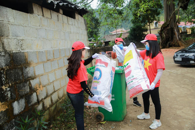 Chương trình thiện nguyện và vệ sinh môi trường tại làng văn hóa du lịch cộng đồng Quỳnh Sơn