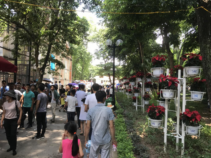 C&ocirc;ng vi&ecirc;n Thủ Lệ trong ng&agrave;y đầu nghỉ lễ Quốc kh&aacute;nh 2/9