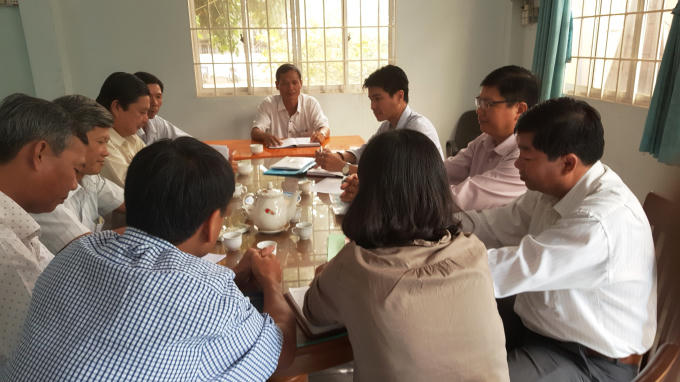 Đại diện lãnh đạo UBND huyện cùng các phòng ban chức năng huyện Tri Tôn làm việc với phóng viên