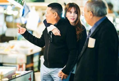 Hoàng Kiều thường xuyên công khai thể hiện tình cảm với Ngọc Trinh trên Facebook.