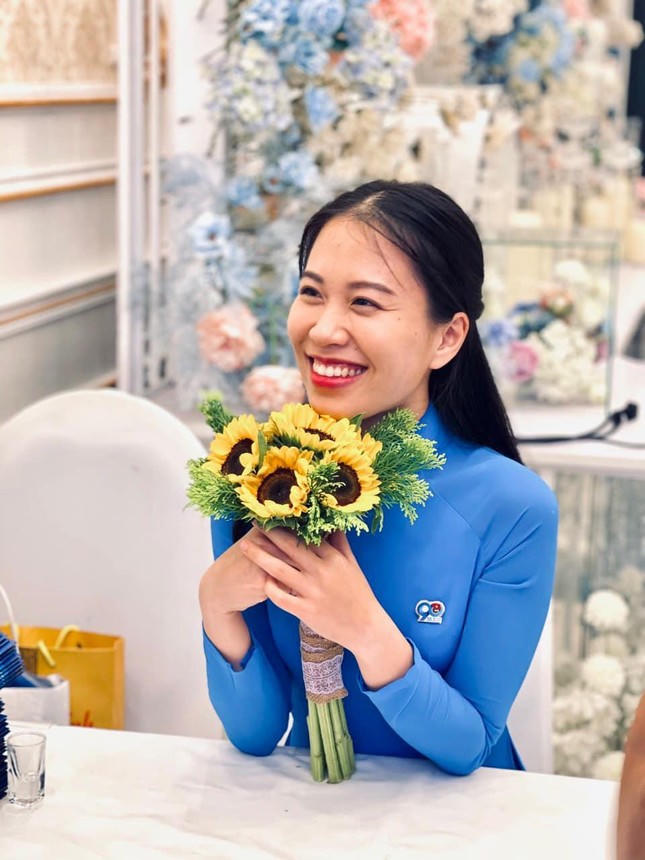 Nụ cười tỏa nắng của nữ cán bộ Đoàn