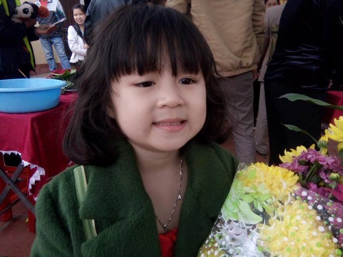Niềm vui lần đầu tiên được chúc thọ ông bà của một cháu nhỏ.