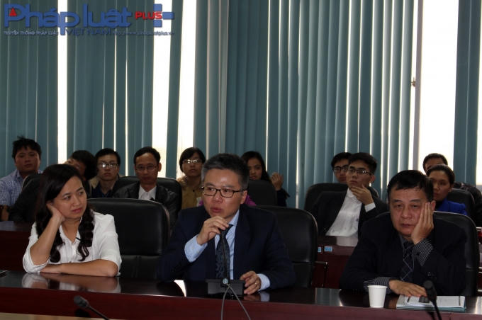 Từ trái qua phải: PGS Phan Thị Hà Dương, GS Ngô Bảo Châu, GS Nguyễn Hữu Việt Hưng  (Ảnh: Đức Biên)