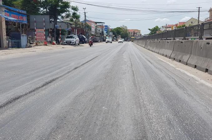 Những "sống trâu" kéo dài, chậm được khắc phục gây mất an toàn giao thông.