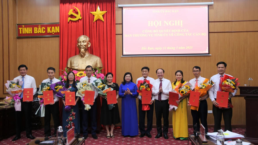nhan_su_bac_kan