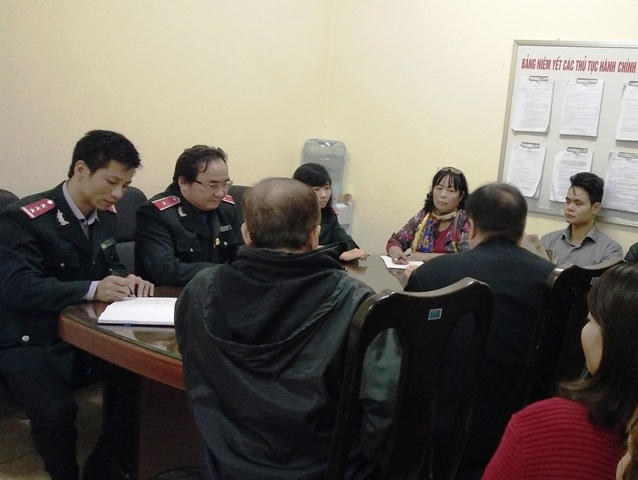 Buổi làm việc giữa Thanh tra Bộ xây dựng với các hộ dân.