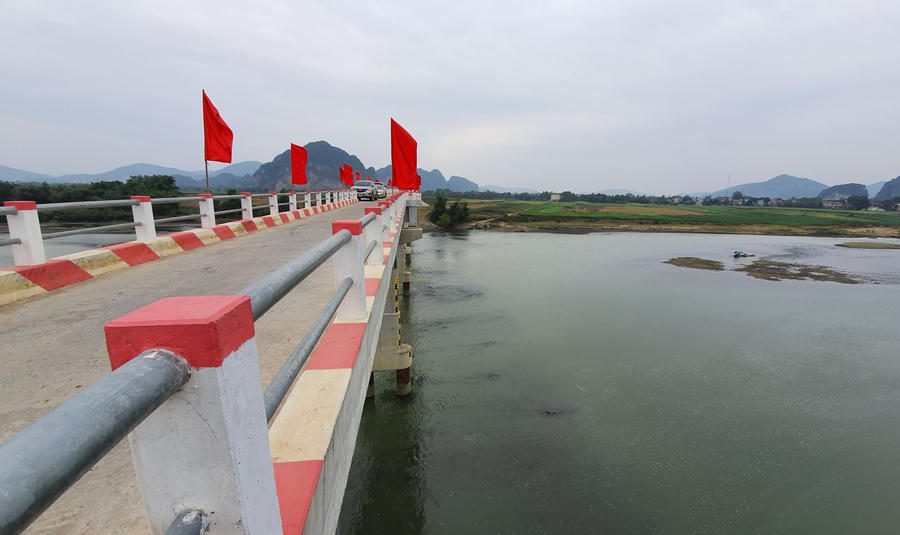 Cầu Cẩm Giang đưa vào khai thác thay thế tuyến đò bắc qua hai bờ sông Mã trước đây. Ảnh Báo Tin tức