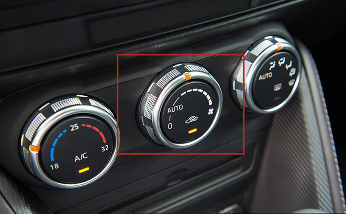 Làm thế nào để kính lái đỡ bị mờ khi gặp trời mưa phùn?