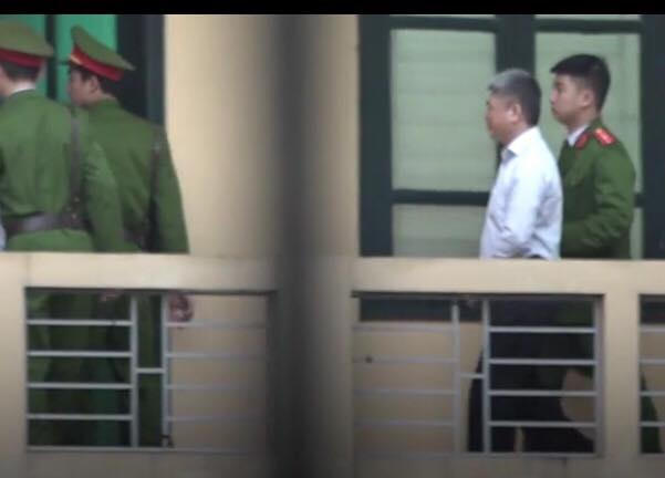 H&igrave;nh ảnh mới nhất tại phi&ecirc;n t&ograve;a xử &ocirc;ng Đinh La Thăng trong vụ &aacute;n g&acirc;y thiệt hại 800 tỷ đồng tại PVN