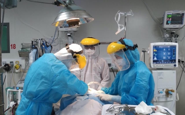 Hiện có gần 1.100 ca COVID-19 nặng đang thở máy và ECMO