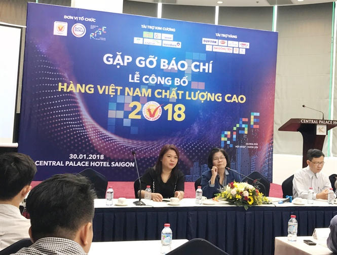 Bà Vũ Kim Hạnh, Chủ tịch Hội DN HVNCLC trả lời truyền thông