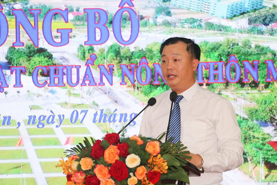 Chủ tịch UBND huyện Hưng Nguyên Lê Phạm Hùng: Trong hơn 10 năm xây dựng NTM, huyện đã huy động được gần 4.090 tỷ đồng để cải tạo, nâng cấp hạ tầng giao thông, thủy lợi, y tế, giáo dục.