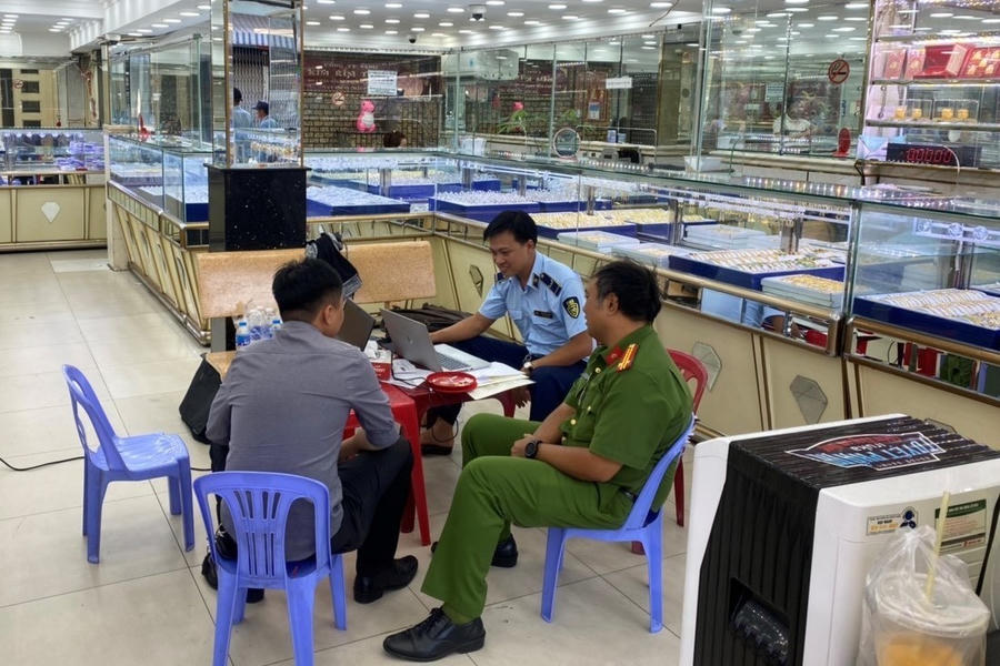 QLTT Thành phố tăng cường kiểm tra vàng trong năm 2024.