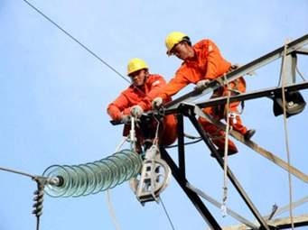 Nối điện sau bão số 1 (Ảnh minh họa).