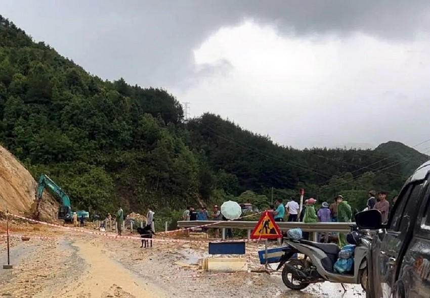 Điểm sạt lở tại Km76+650, Quốc lộ 4D nối Lai Châu với Lào Cai đã được khắc phục.