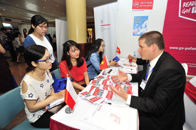 Các bạn trẻ Việt Nam có cơ hội được tư vấn và học tập ở những nền giáo dục hàng đầu châu Âu và thế giới.