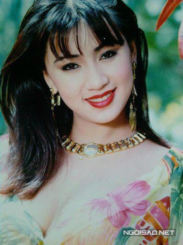 Nữ hoàng ảnh lịch Y Phụng đài các trong tà áo dài