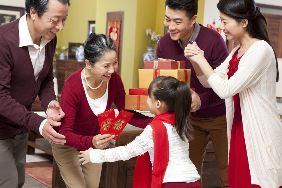 Mừng tuổi là một phong tục đẹp dịp đầu Xuân năm mới (ảnh minh họa).