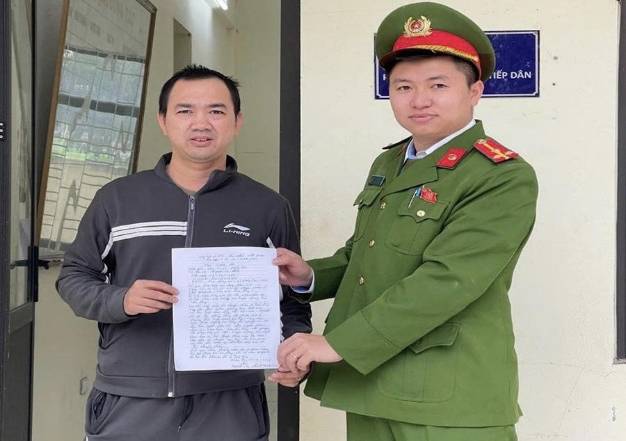 Anh Nguyễn Văn Chức viết thư cảm ơn Công an xã Phượng Dực đã nhiệt tình hỗ trợ giúp lấy lại số tiền do chuyển nhầm.