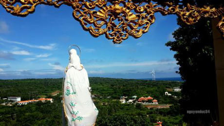 Chùa Linh Sơn trên núi Cao Cát.