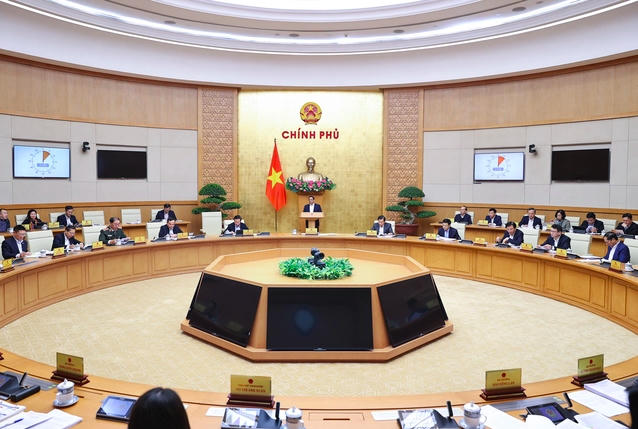Chính phủ giao 3 Bộ triển khai chế độ tiền lương mới. Ảnh VGP