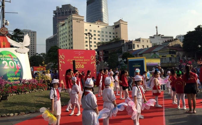 Lễ hội Đường sách Tết Bính Thân 2016.