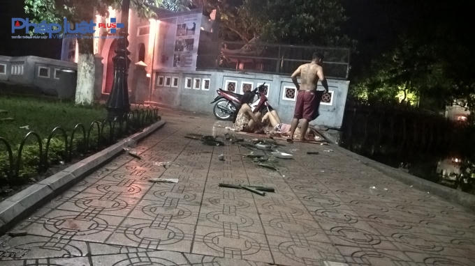 Vào các ngày cuối tuần, các khu vực này thu hút rất đông thanh niên tụ tập. Đặc biệt là thành phần xăm trổ, trọc đầu.