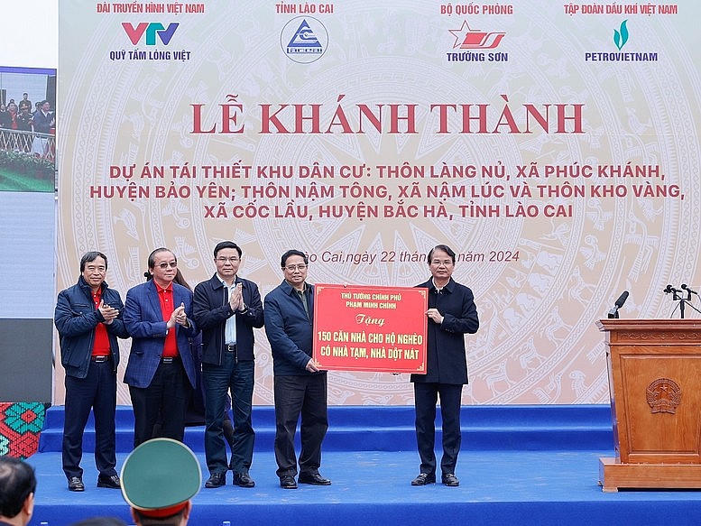 Thủ tướng tặng 150 căn nhà cho hộ nghèo, có nhà thạm, nhà giột nhát cho tỉnh Lào Cai.