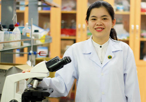 Tiến sĩ Nguyễn Thị Hiệp trở về Việt Nam đặt viên gạch đầu tiên cho phòng thí nghiệm y học tái tạo. Ảnh: NVCC.