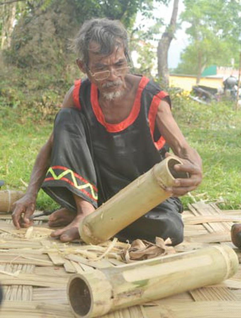  Nghệ nhân ưu tú Chamalea Âu mong có người kế thừa chế tác đàn Chapi.