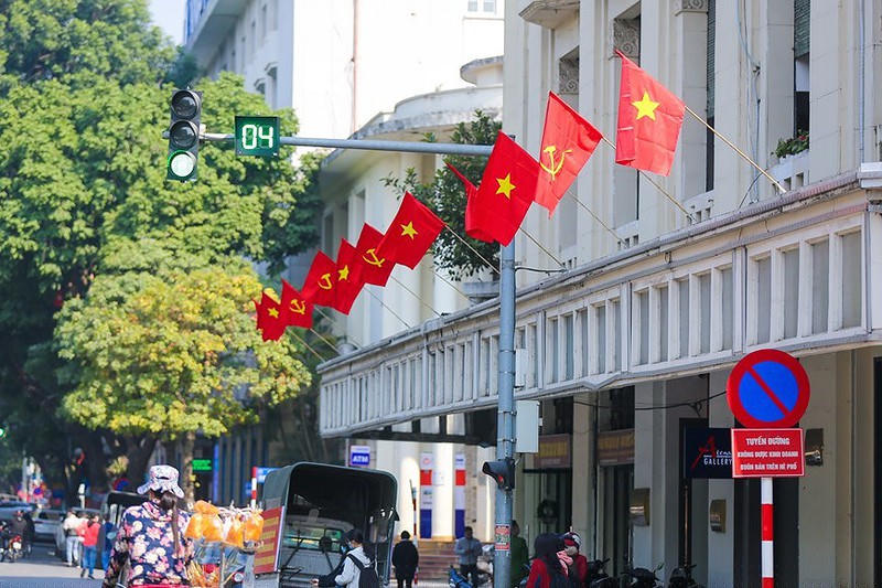 Thủ đô Hà Nội rực rỡ chào mừng Đại hội XIII của Đảng. (Ảnh: Minh Sơn/Vietnam+)