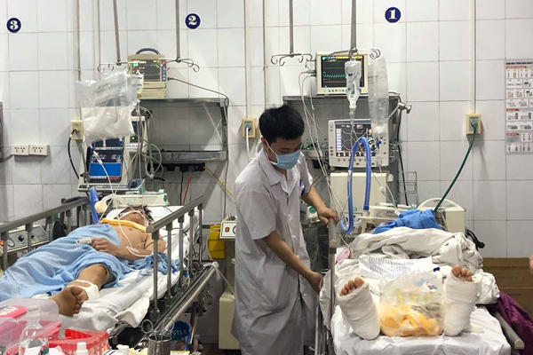 Bệnh nhân nặng điều trị tại BV Việt Đức.