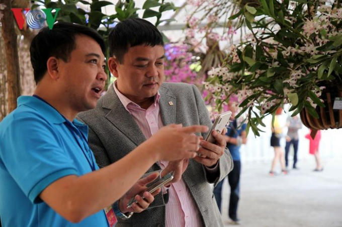 Chỉ tính riêng trong đợt triển lãm hoa lan này, địa phương đã đón khoảng 2.000 du khách từ khắp các tỉnh, thành phố trong cả nước