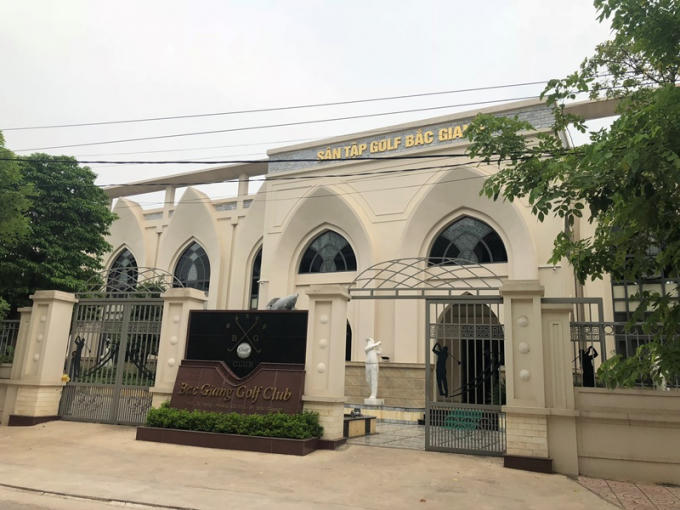 UBND tỉnh Bắc Giang cho ông Nguyễn Hữu Phải mượn 17.000m2 đất công để xây dựng sân tập Golf.